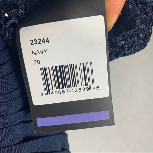 La Femme Ruched Twist Column Formal Gown Plus Size US 20 - Picture 8 of 12